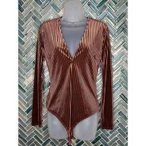 ASTR THE LABEL BLACK COPPER VELVET STRIPED PLUNGE LONG SLEEVE THONG BODYSUIT MED